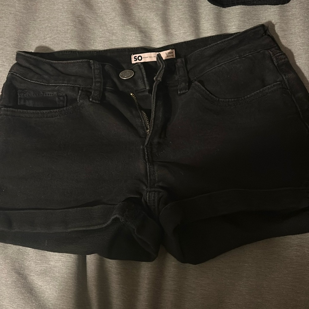 Black jean shorts
Size: 3 /26 W